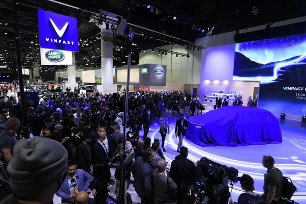 VF e35 và e36 chính thức được ra mắt tại Sự kiện Triển lãm Los Angeles Auto Show 2021 - Sputnik Việt Nam