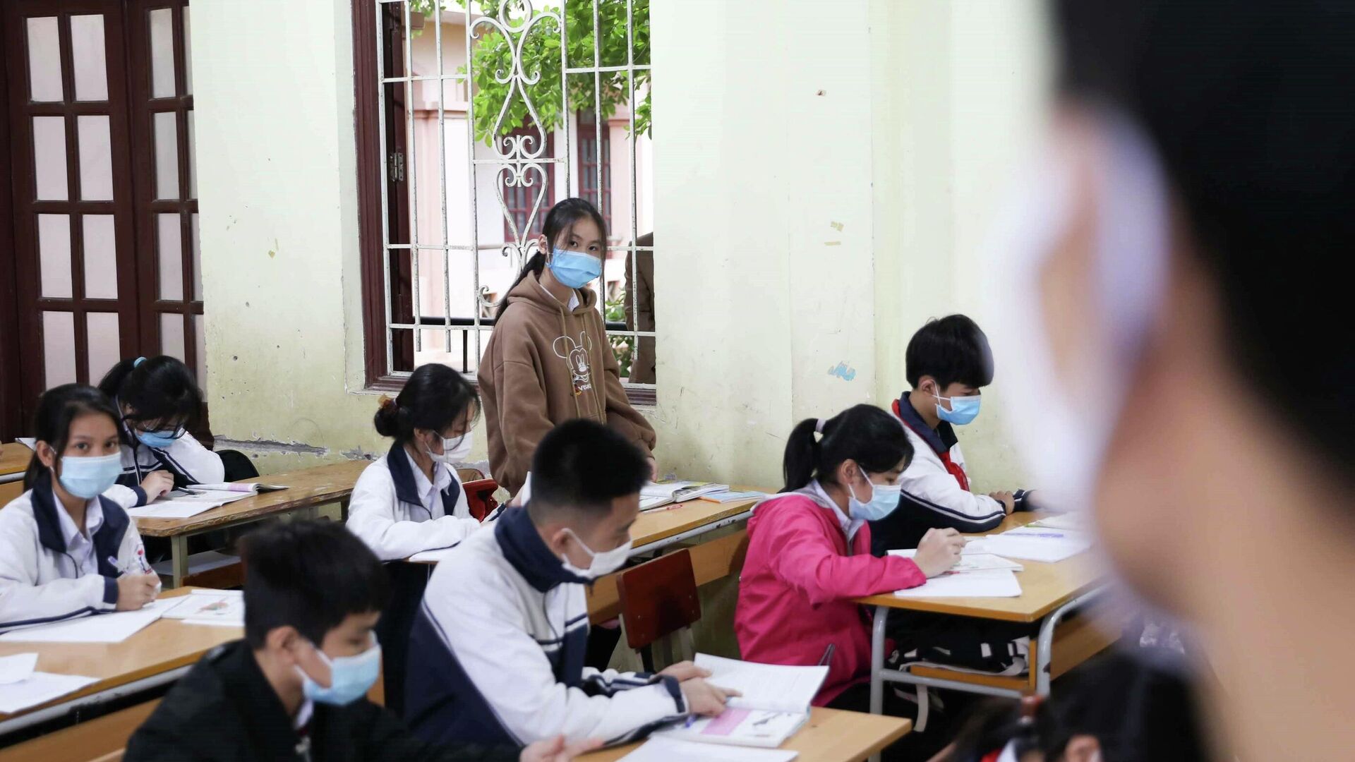 Để tổ chức học trực tiếp, các trường học phải đạt yêu cầu an toàn trong phòng, chống dịch COVID-19 theo các tiêu chí của Sở Giáo dục và Đào tạo và Sở Y tế. - Sputnik Việt Nam, 1920, 10.01.2022