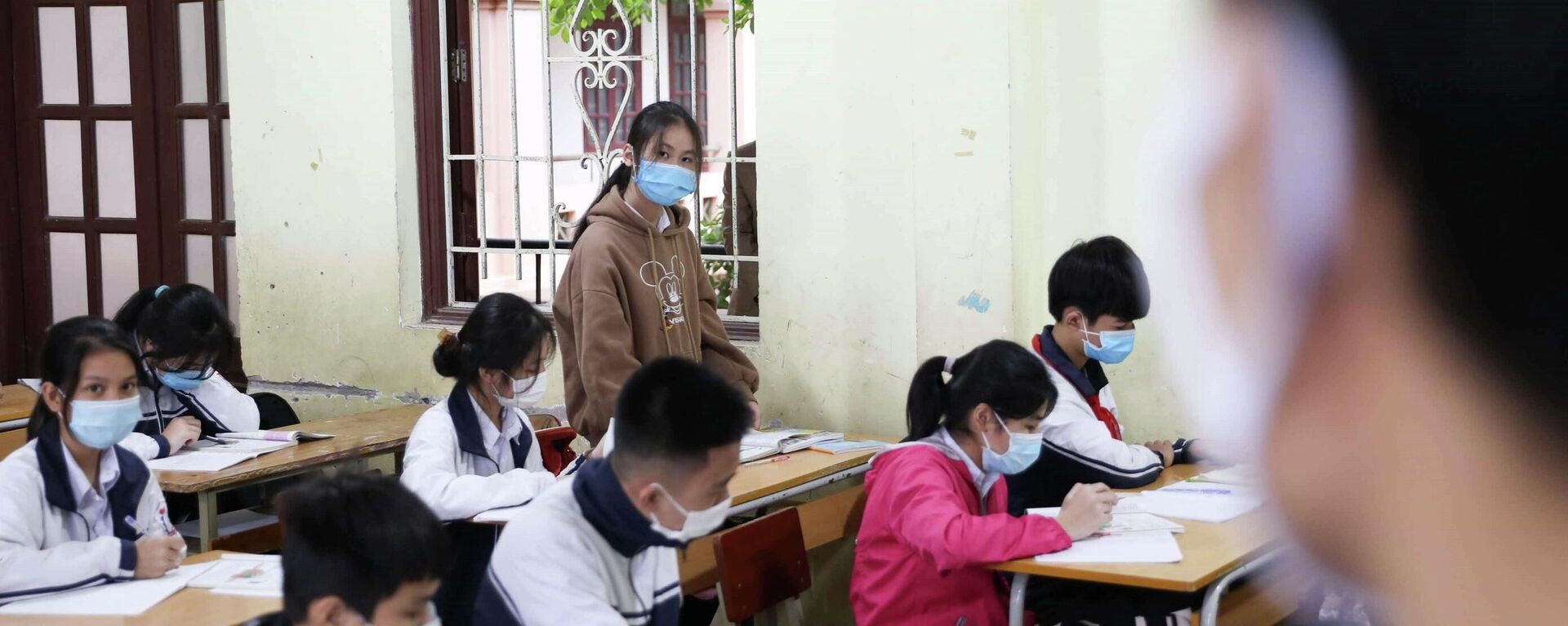 Để tổ chức học trực tiếp, các trường học phải đạt yêu cầu an toàn trong phòng, chống dịch COVID-19 theo các tiêu chí của Sở Giáo dục và Đào tạo và Sở Y tế. - Sputnik Việt Nam, 1920, 10.01.2022