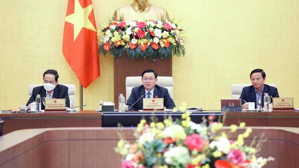 Chủ tịch Quốc hội Vương Đình Huệ điều hành phiên họp về Chương trình xây dựng luật, pháp lệnh năm 2022 - Sputnik Việt Nam