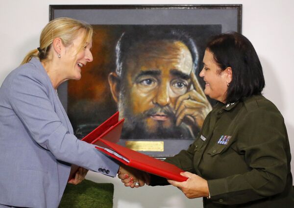 Chân dung Fidel Castro trên tường ở Havana, 2018 - Sputnik Việt Nam