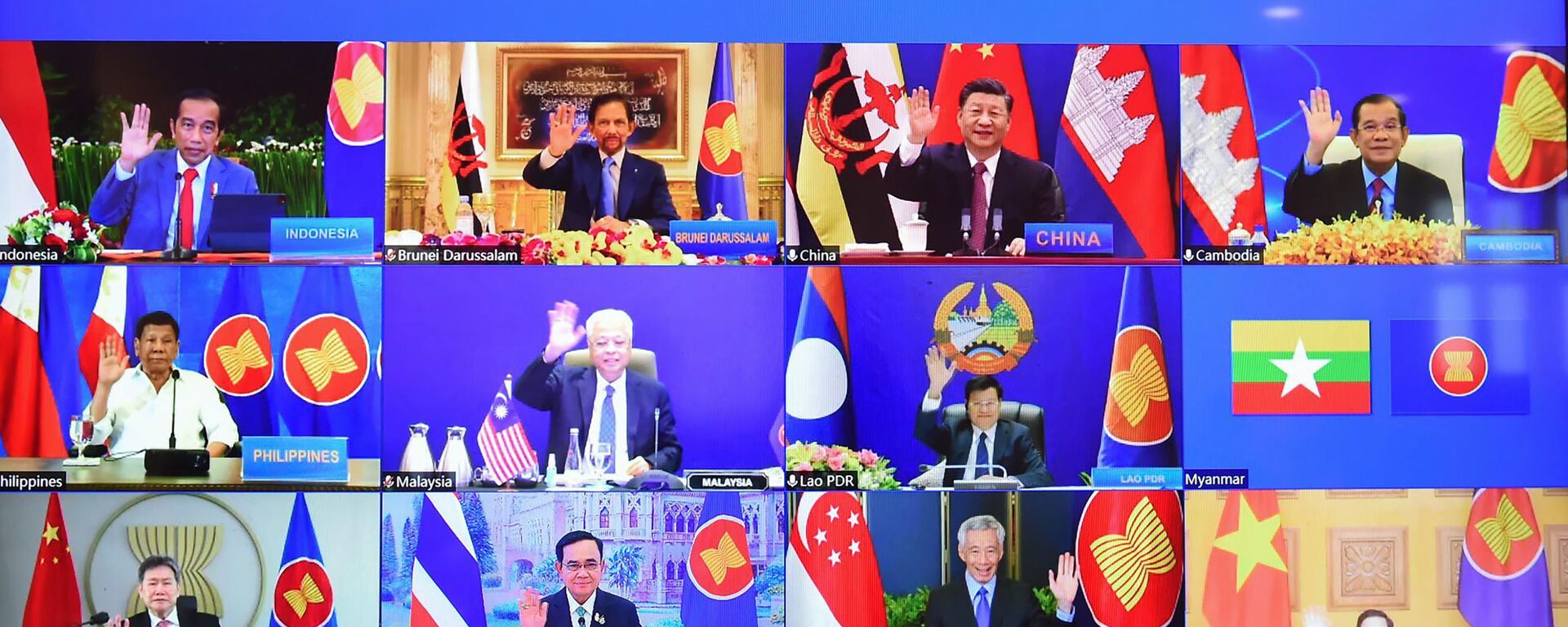 Lãnh đạo các nước ASEAN và Chủ tịch Trung Quốc Tập Cận Bình trên màn hình trong cuộc họp trực tuyến
Hội nghị cấp cao đặc biệt ASEAN-Trung Quốc - Sputnik Việt Nam, 1920, 03.06.2022