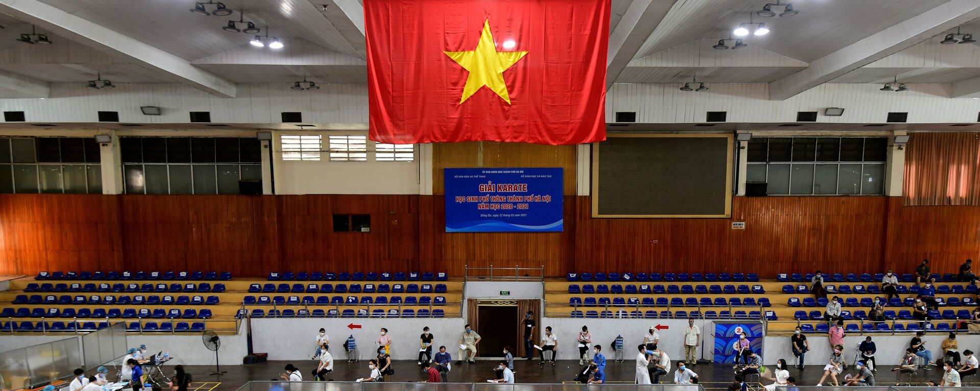 Tiêm vắc xin phòng bệnh COVID ở Hà Nội - Sputnik Việt Nam, 1920, 18.12.2021