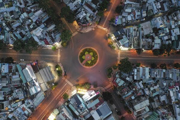 Toàn cảnh một ngã tư vắng ở Thành phố Hồ Chí Minh, Việt Nam - Sputnik Việt Nam