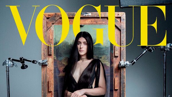 Trang bìa Vogue México y Latinoamérica với ảnh ca sĩ chuyển giới Alejandra Ghersi trong vai nàng Mona Lisa - Sputnik Việt Nam