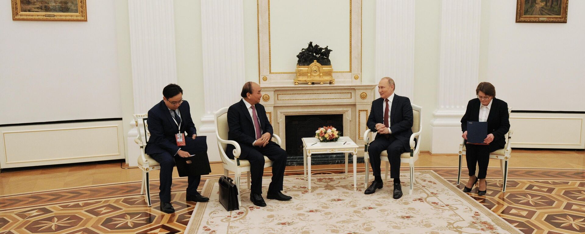 Nhà lãnh đạo Nga Vladimir Putin và Chủ tịch Việt Nam Nguyễn Xuân Phúc hội đàm tại Moskva

 - Sputnik Việt Nam, 1920, 01.12.2021