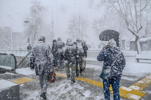 Tuyết rơi dày ở Istanbul - Sputnik Việt Nam