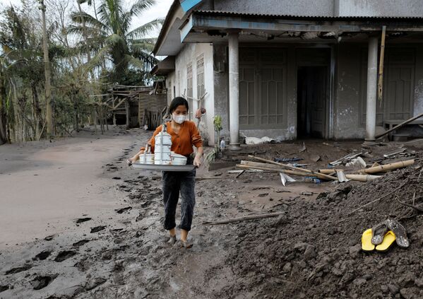 Hậu quả của vụ phun trào núi lửa Semeru ở Indonesia - Sputnik Việt Nam