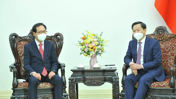 Phó Thủ tướng Lê Minh Khái tiếp Tổng Giám đốc Tổ hợp Samsung Việt Nam Choi Joo Hoo - Sputnik Việt Nam