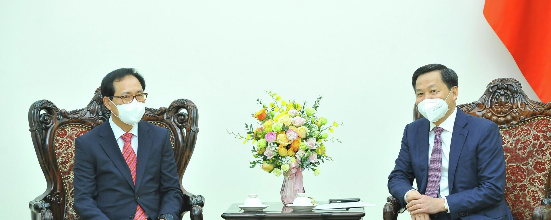 Phó Thủ tướng Lê Minh Khái tiếp Tổng Giám đốc Tổ hợp Samsung Việt Nam Choi Joo Hoo - Sputnik Việt Nam, 1920, 07.12.2021