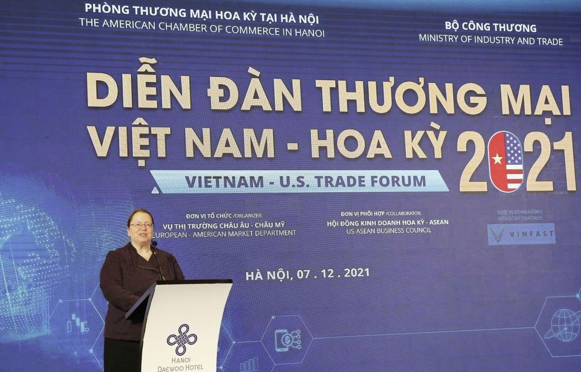 Đại biện lâm thời Đại sứ quán Mỹ tại Việt Nam Marie Damour phát biểu tại diễn đàn - Sputnik Việt Nam, 1920, 07.12.2021