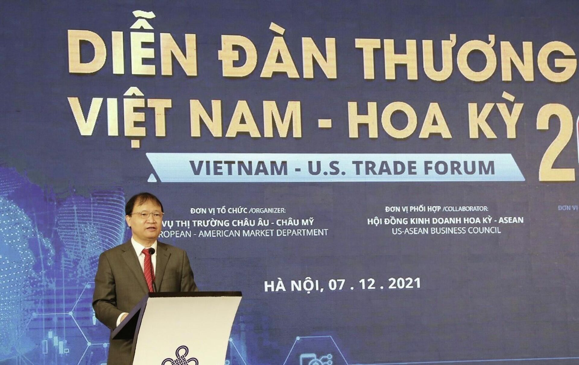 Thứ trưởng Bộ Công Thương Đỗ Thắng Hải phát biểu tại diễn đàn - Sputnik Việt Nam, 1920, 07.12.2021