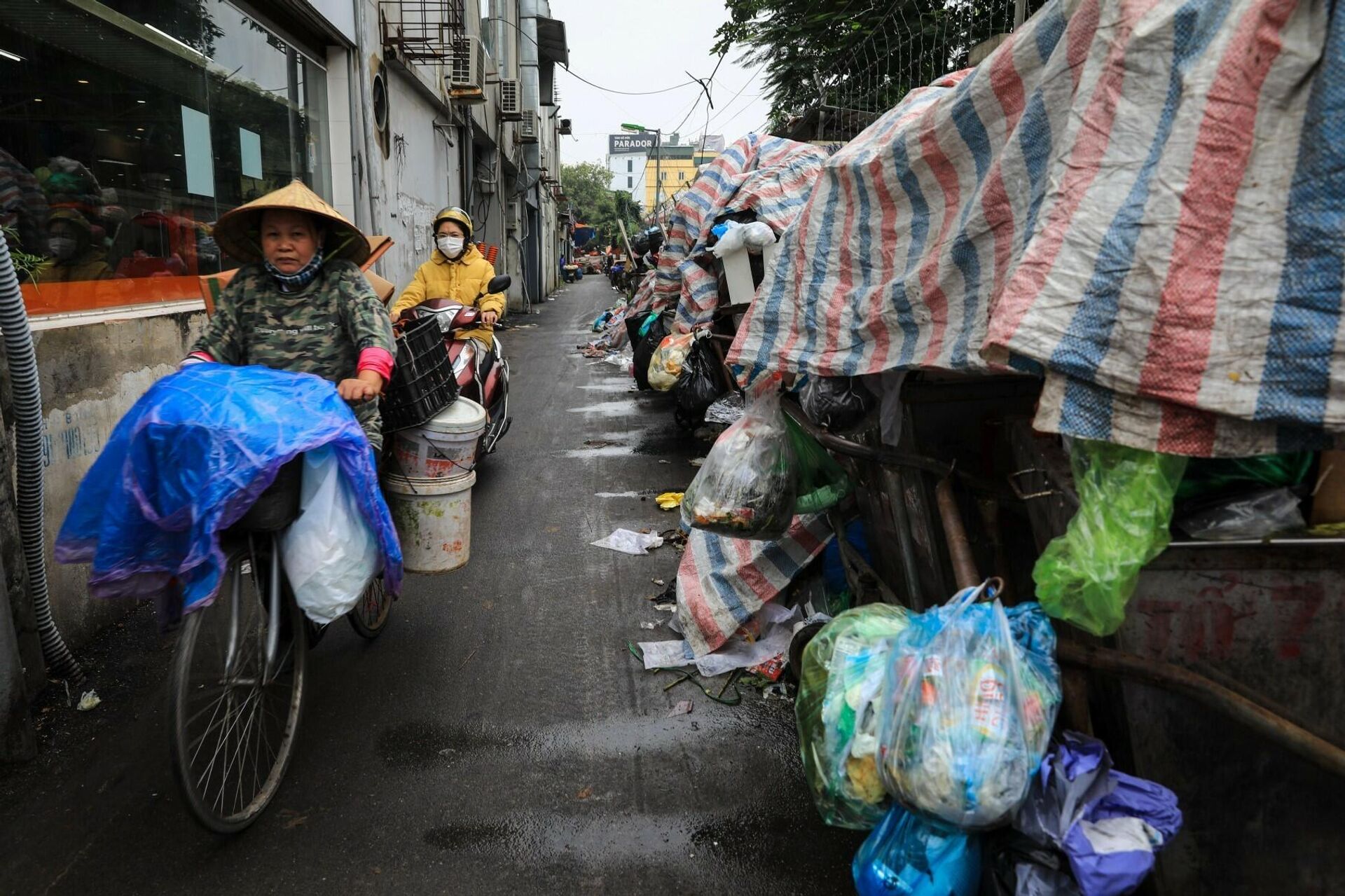 Hà Nội: Rác thải ứ đọng nhiều nơi vì bãi rác Nam Sơn ngừng tiếp nhận chất thải - Sputnik Việt Nam, 1920, 08.12.2021