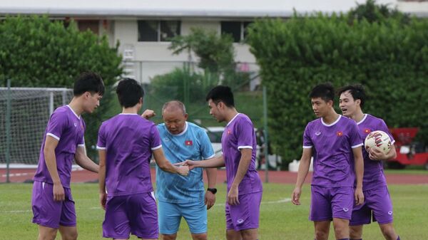 HLV Park Hang Seo chuẩn bị đá ma cùng các cầu thủ - Sputnik Việt Nam