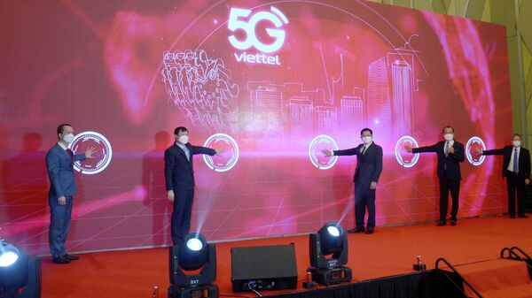 Đại diện tập đoàn Viettel và thành phố Đà Nẵng tiến hành nghi thức khai trương, đưa vào thử nghiệm dịch vụ mạng 5G - Sputnik Việt Nam