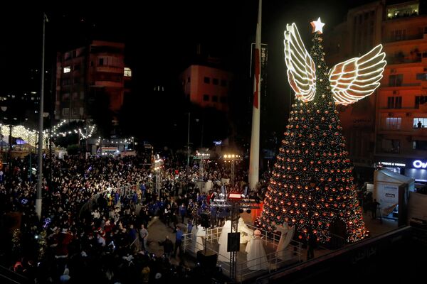 Cây thông Noel có cánh ở Beirut, Lebanon - Sputnik Việt Nam