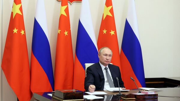 Tổng thống Nga Vladimir Putin tại cuộc gặp với nhà lãnh đạo Trung Quốc Tập Cận Bình qua liên kết video - Sputnik Việt Nam