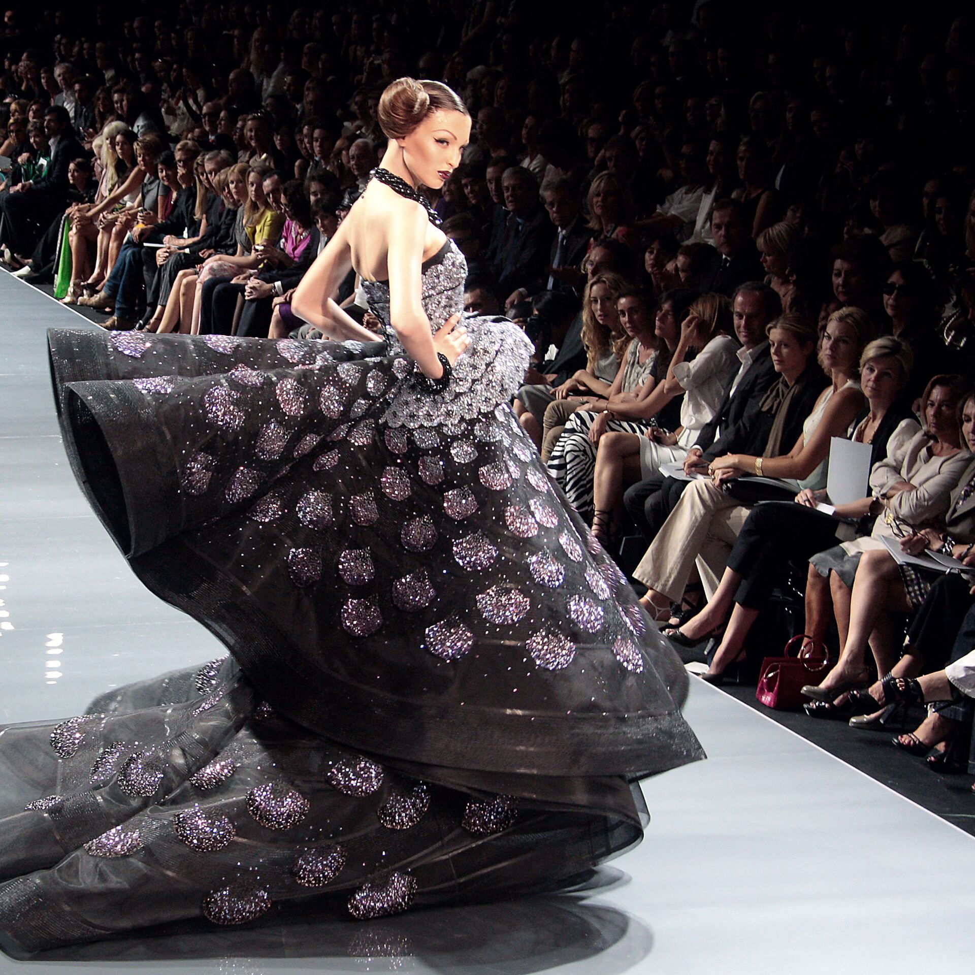 Dior Haute Couture Xuân Hè 2022 Những sợi chỉ nhỏ dệt nên thời trang cao  cấp