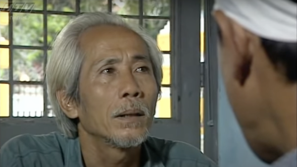 Mai Thành đóng vai ông Bảy trong trích đoạn phim truyền hình Xóm nước đen (1996) - Sputnik Việt Nam