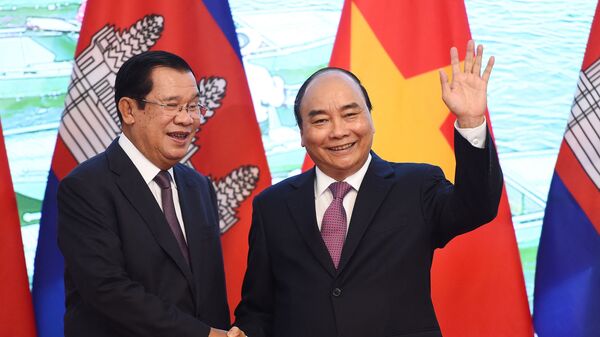 Премьер-министр Камбоджи Хун Сен и премьер-министр Вьетнама Нгуен Суан Фук в Ханое - Sputnik Việt Nam