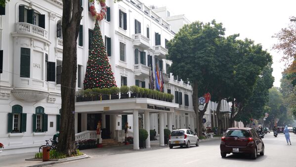 Khách sạn Metropol trang trí vui tươi chuẩn bị cho Lễ Giáng Sinh tới gần - Sputnik Việt Nam