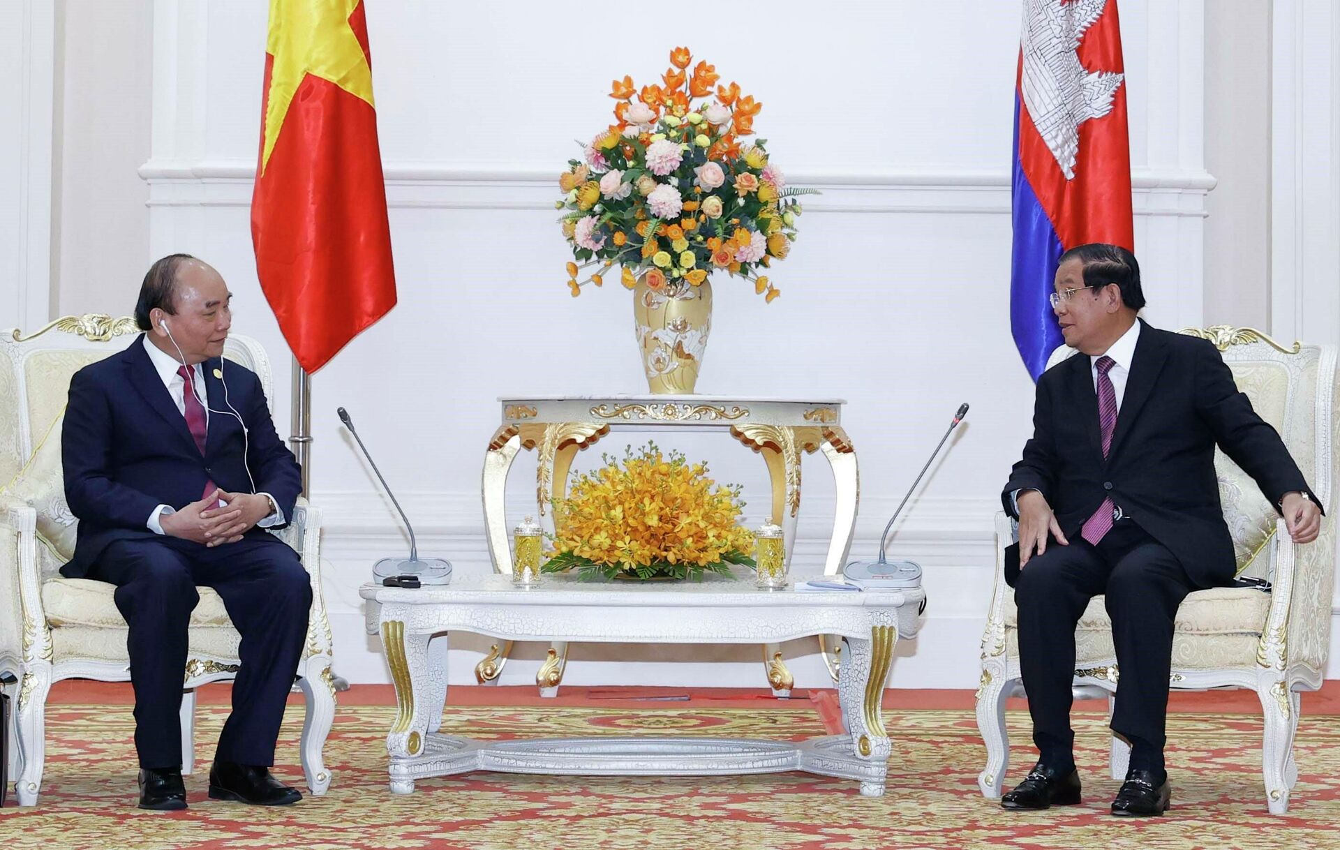 Chủ tịch nước Nguyễn Xuân Phúc gặp Thủ tướng Campuchia Samdech Techo Hun Sen - Sputnik Việt Nam, 1920, 22.12.2021