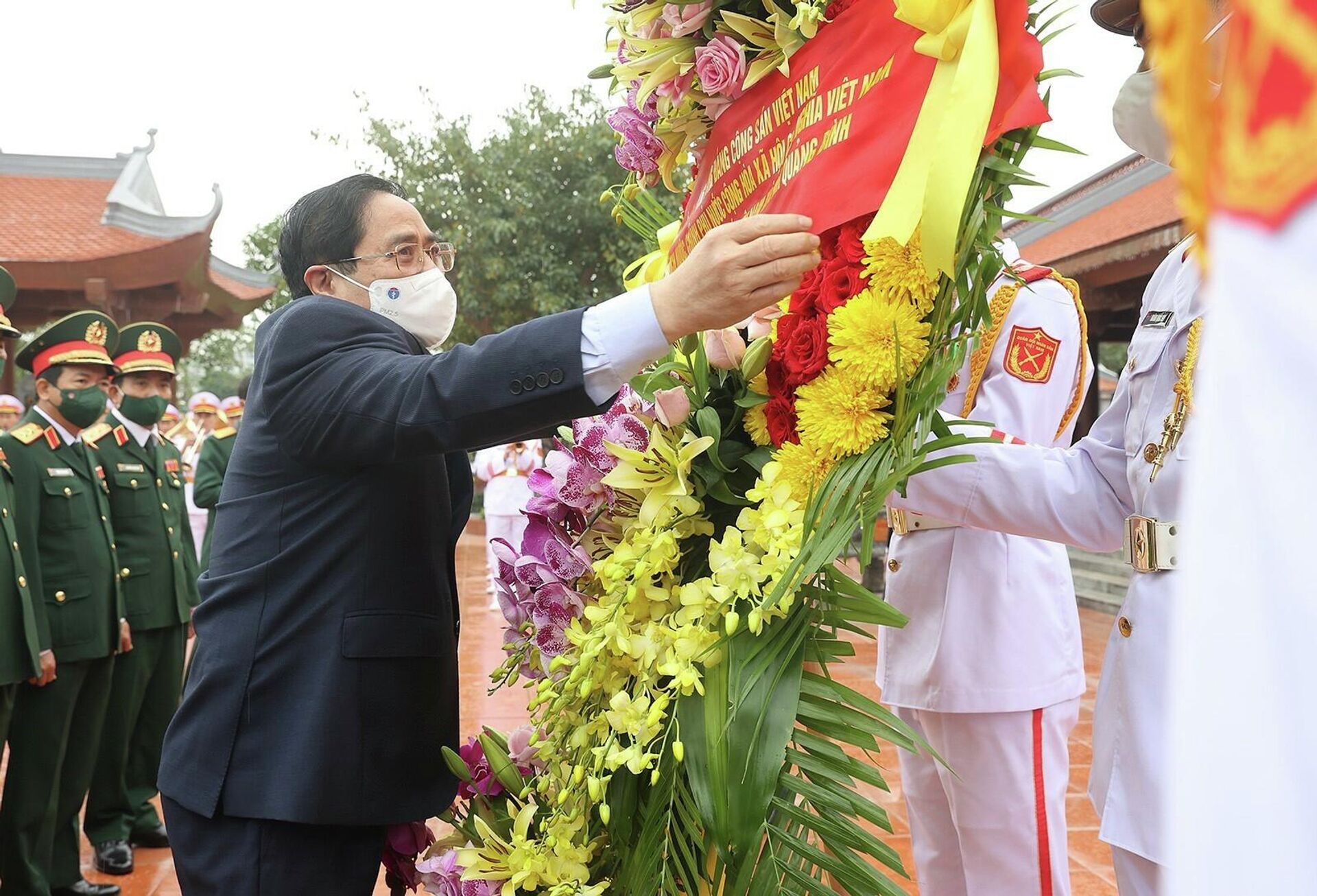 Thủ tướng Phạm Minh Chính đặt vòng hoa tưởng niệm Chủ tịch Hồ Chí Minh và các anh hùng liệt sỹ tại Quảng Bình
 - Sputnik Việt Nam, 1920, 22.12.2021