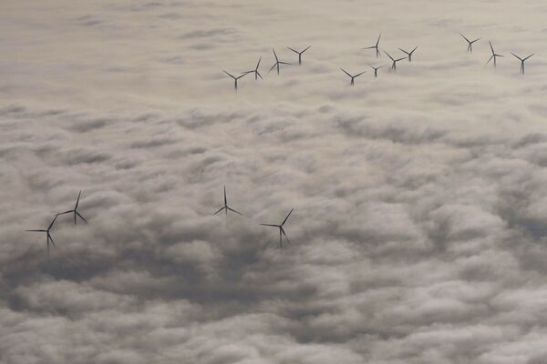 Cối xay gió trên mây ở Chatellerault, Pháp - Sputnik Việt Nam