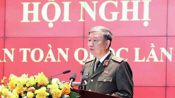 Đại tướng Tô Lâm, Ủy viên Bộ Chính trị, Bộ trưởng Bộ Công an phát biểu khai mạc Hội nghị Công an toàn quốc lần thứ 77 - Sputnik Việt Nam