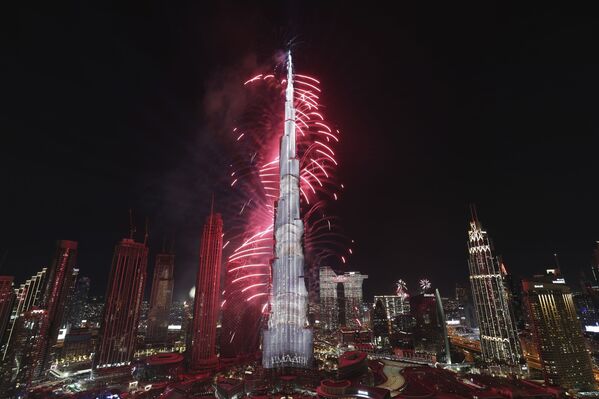 Burj Khalifa trong lễ bắn pháo hoa mừng năm Mới ở UAE - Sputnik Việt Nam