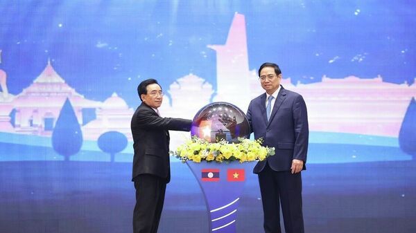 Thủ tướng Phạm Minh Chính và Thủ tướng Lào Phankham Viphavanh tại Lễ phát động Năm Đoàn kết Hữu nghị Việt Nam - Lào, Lào - Việt Nam 2022 - Sputnik Việt Nam