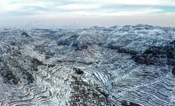 Ruộng bậc thang sau khi tuyết rơi ở Hàm Đan, tỉnh Hà Bắc, miền bắc Trung Quốc - Sputnik Việt Nam