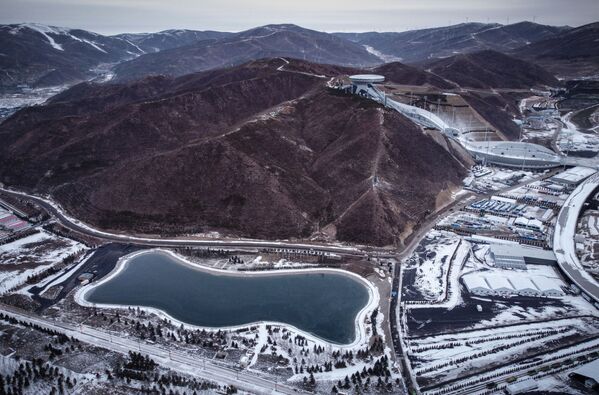 Hồ chứa nước cung cấp nước cho vòi phun tuyết để thi đấu trong Thế vận hội mùa đông Bắc Kinh 2022, Trương Gia Khẩu, tỉnh Hà Bắc, Trung Quốc - Sputnik Việt Nam