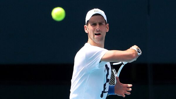Tay vợt người Serbia Novak Djokovic tập luyện trước Australian Open ở Melbourne - Sputnik Việt Nam