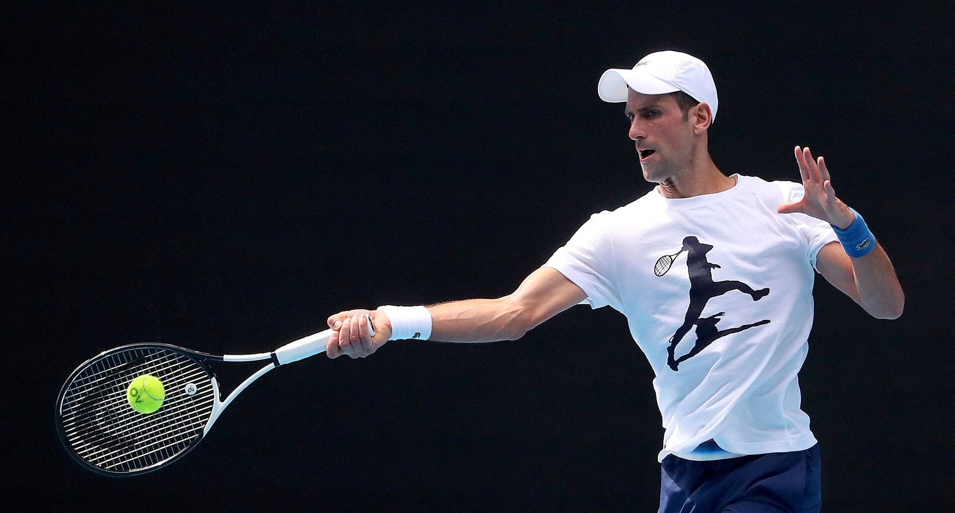 Tay vợt người Serbia Novak Djokovic tập luyện trước Australian Open ở Melbourne - Sputnik Việt Nam, 1920, 11.01.2022