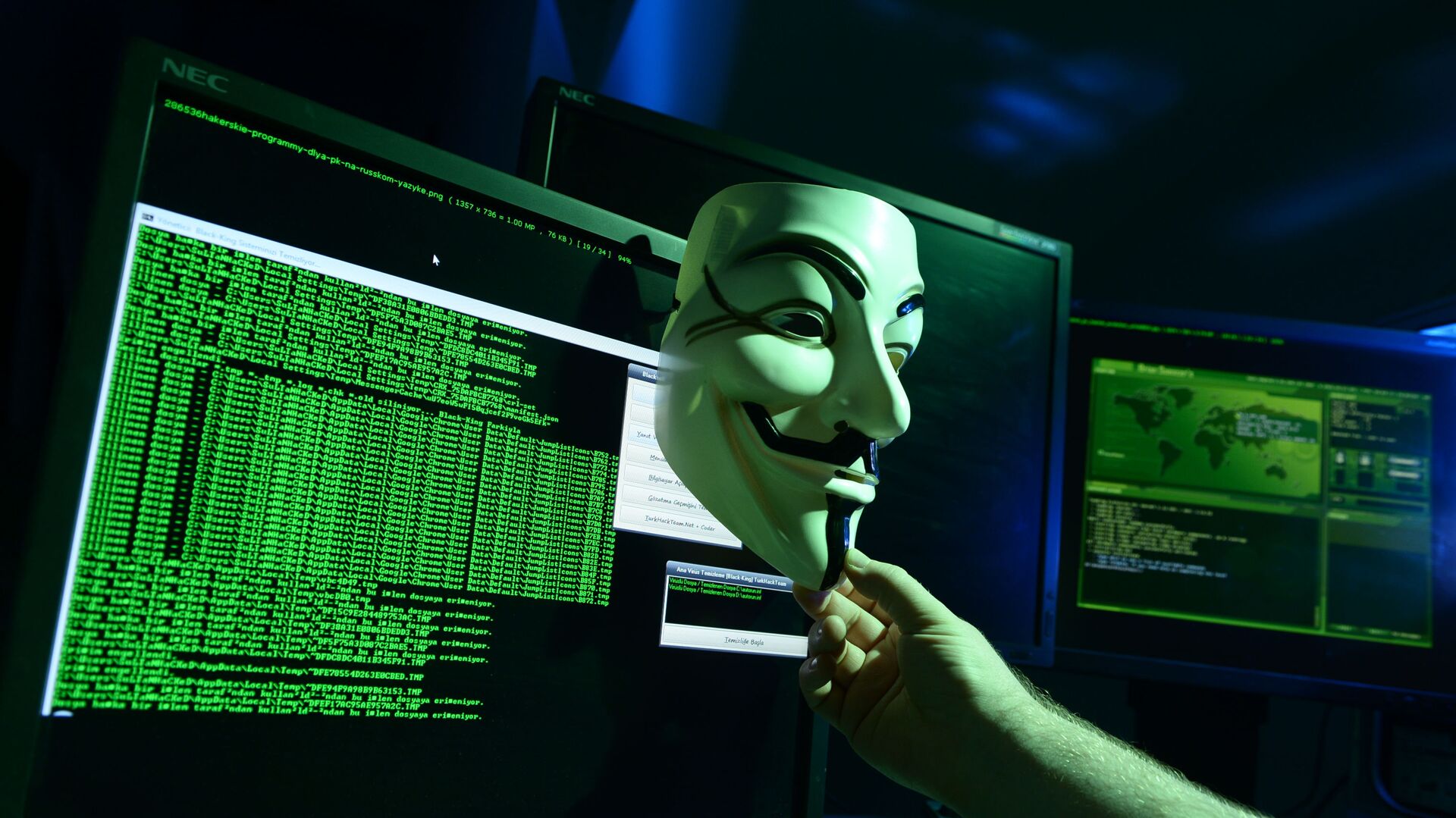 Mặt nạ Anonymous trước chương trình tin tặc đang chạy trên màn hình máy tính - Sputnik Việt Nam, 1920, 25.02.2022