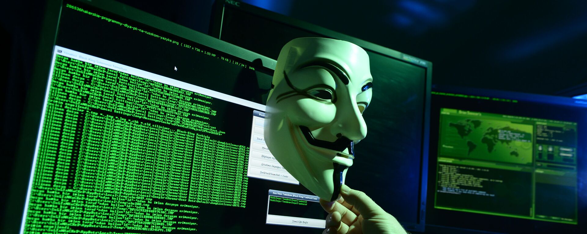 Mặt nạ Anonymous trước chương trình tin tặc đang chạy trên màn hình máy tính - Sputnik Việt Nam, 1920, 25.02.2022