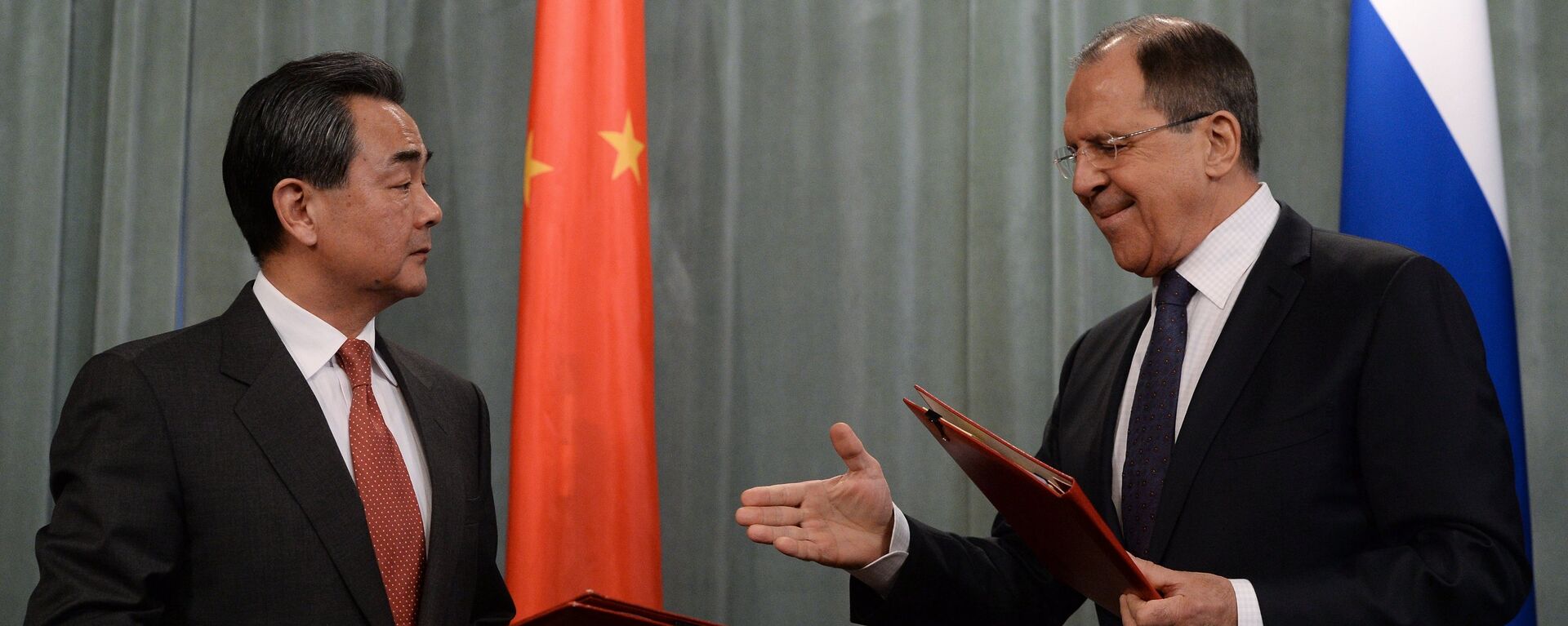 Cuộc gặp của Bộ trưởng Ngoại giao Nga và Trung Quốc Sergei Lavrov với Vương Nghị - Sputnik Việt Nam, 1920, 12.01.2022