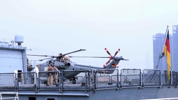 Khoang đỗ trực thăng trên tàu FGS Bayern - Sputnik Việt Nam