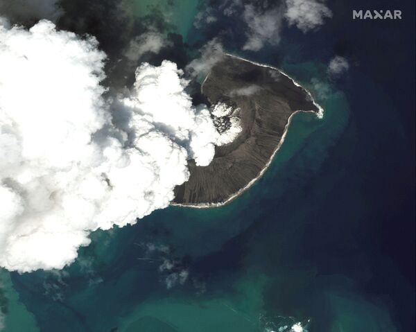 Hình ảnh chụp từ vệ tinh núi lửa Hunga Tonga-Hunga Ha&#x27;apai trước vụ phun trào chính - Sputnik Việt Nam