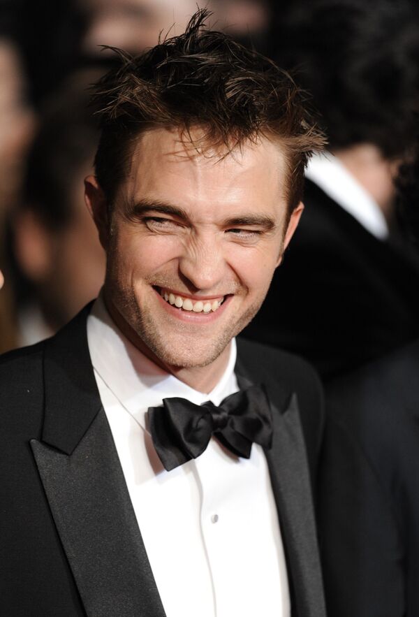 Nam diễn viên Robert Pattinson trên thảm đỏ Liên hoan phim Cannes lần thứ 70. Pattinson năm nay 36 tuổi - Sputnik Việt Nam