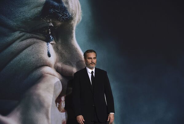 Joaquin Phoenix tại buổi ra mắt phim &quot;Joker&quot; ở Los Angeles. Nam diễn viên sẽ tổ chức sinh nhật lần thứ 48 vào tháng 10 - Sputnik Việt Nam