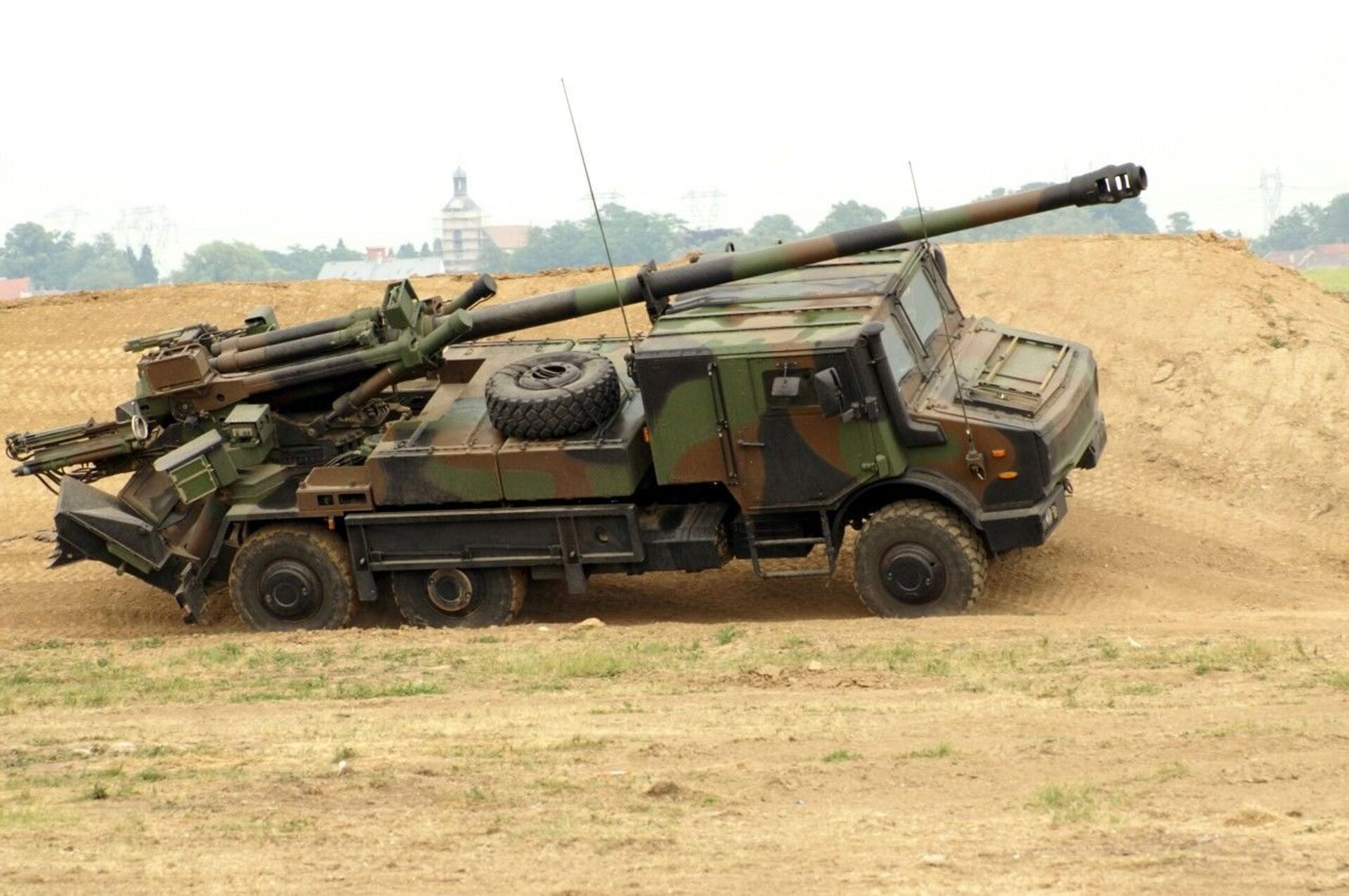 Pháo tự hành 155 mm CAESAR, do Nexter phát triển và sản xuất - Sputnik Việt Nam, 1920, 07.10.2022