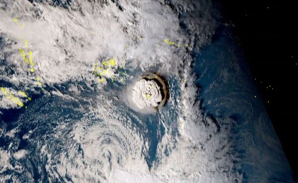 Núi lửa ngầm phun trào từ dưới nước ở quốc đảo Tonga, Thái Bình Dương, gây ra sóng thần - Sputnik Việt Nam