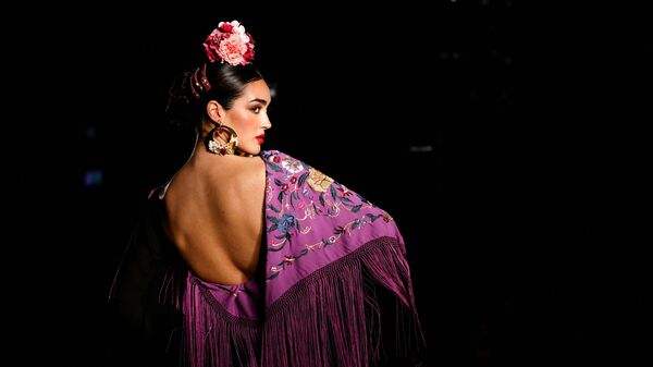 Buổi biểu diễn thời trang We Love Flamenco ở Seville, Tây Ban Nha, lần đầu tiên kể từ khi bắt đầu đại dịch Covid-19 - Sputnik Việt Nam