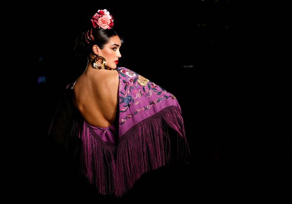 Buổi biểu diễn thời trang &quot;We Love Flamenco&quot; ở Seville, Tây Ban Nha, lần đầu tiên kể từ khi bắt đầu đại dịch Covid-19 - Sputnik Việt Nam