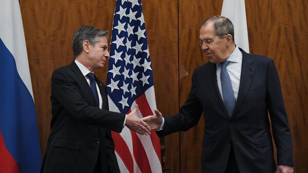 Ngoại trưởng Hoa Kỳ Anthony Blinken và Ngoại trưởng Nga Sergei Lavrov trong cuộc gặp ở Geneva - Sputnik Việt Nam