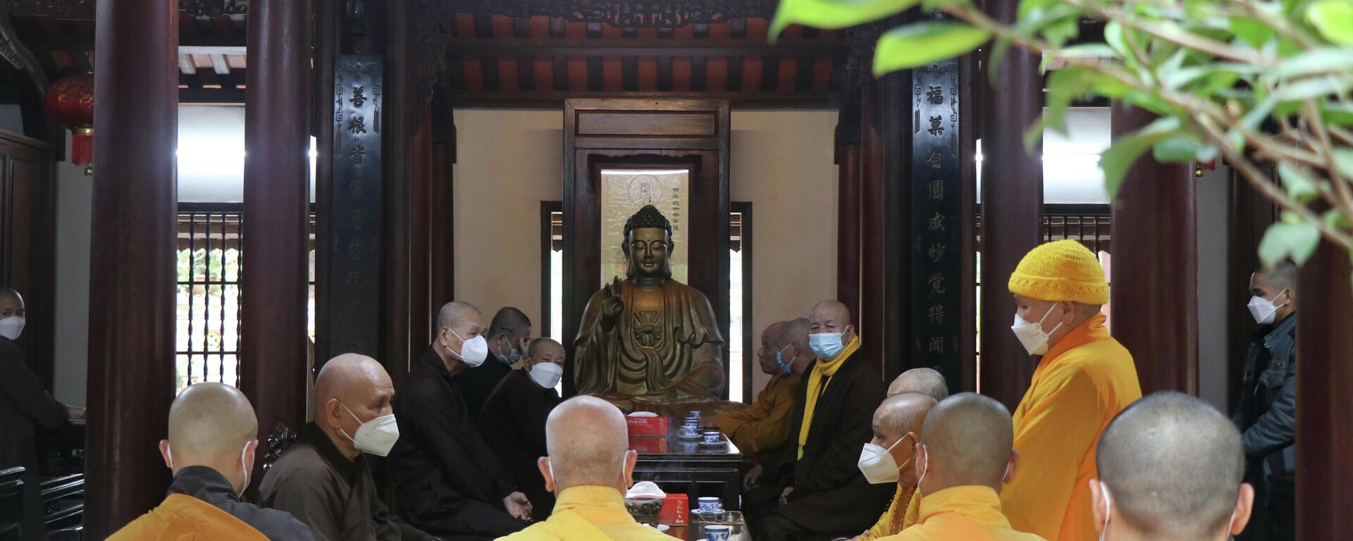 Các sư thầy họp bàn chương trình lễ tang Thiền sư Thích Nhất Hạnh tại chùa Từ Hiếu - Sputnik Việt Nam, 1920, 23.01.2022