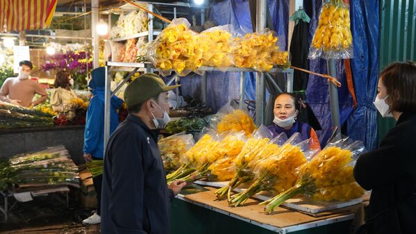 Không khí đón Tết Nguyên đán ở chợ hoa Quảng An - Sputnik Việt Nam