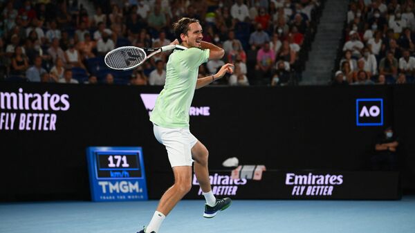 Tay vợt người Nga Daniil Medvedev đấu với tay vợt người Tây Ban Nha Rafael Nadal tại Australian Open - Sputnik Việt Nam